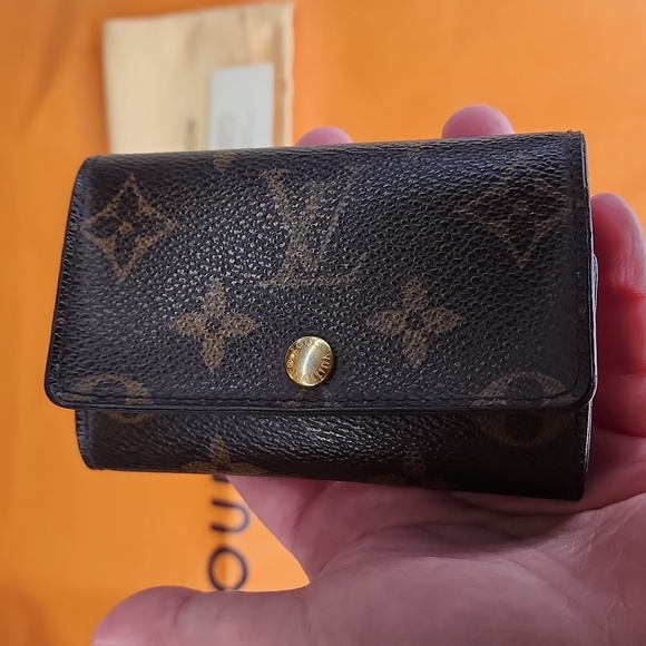 LOUIS VUITTON LV MULTICLES 6 MONOGRAM KEY HOLDER WALLET - Picture 6 of 14